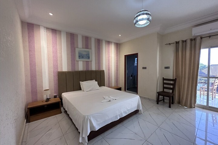 Room 12 of 24
