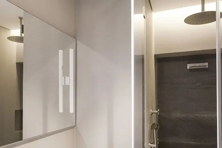 Room 6 of 9