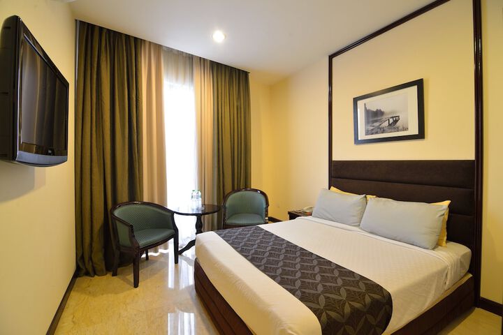 Room 6 of 19