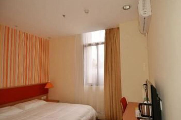 Room 15 of 28