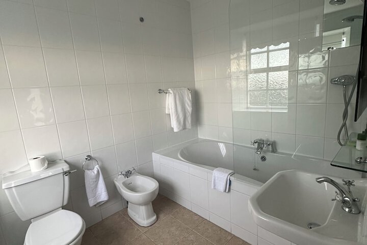 Room 35 of 48
