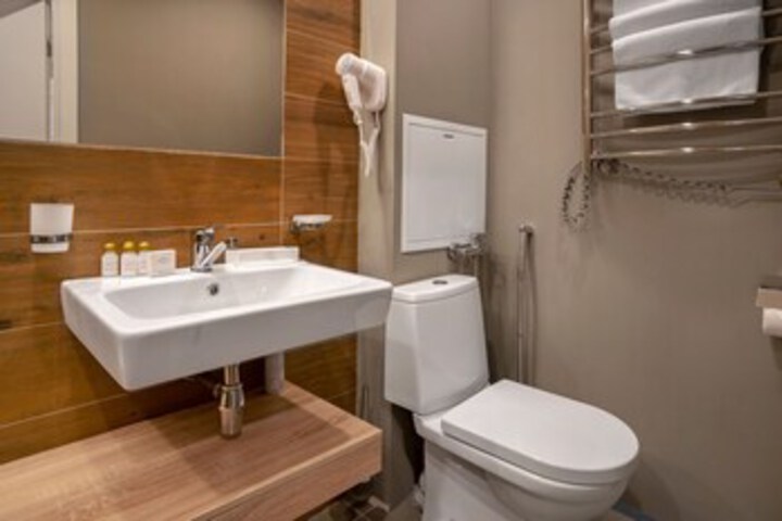 Room 2 of 20