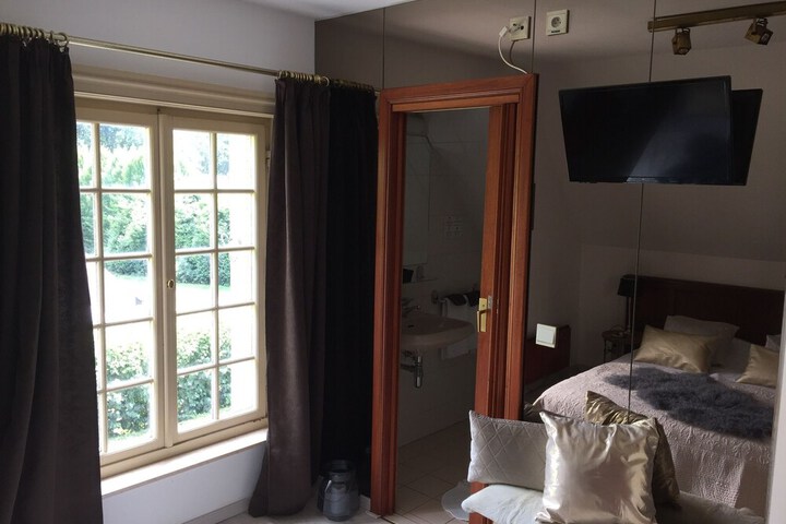 Room 11 of 43