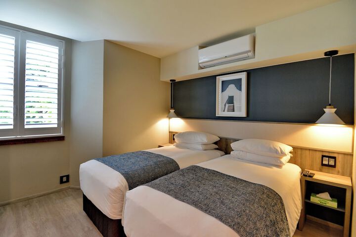 Room 5 of 28
