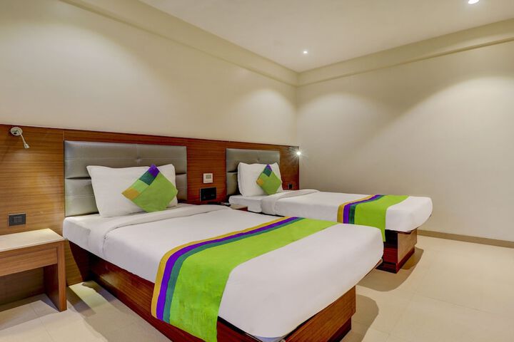 Room 10 of 40