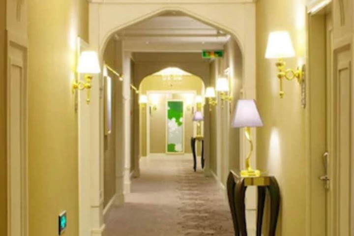 Ballroom/Hall 71 of 76