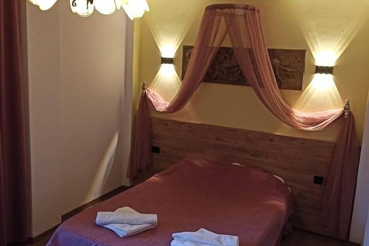 Room 4 of 20