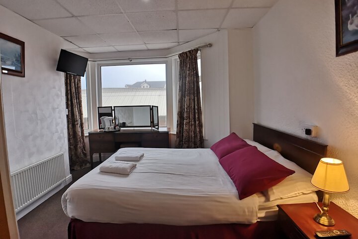 Room 25 of 102