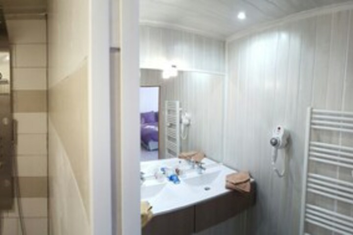 Room 7 of 28