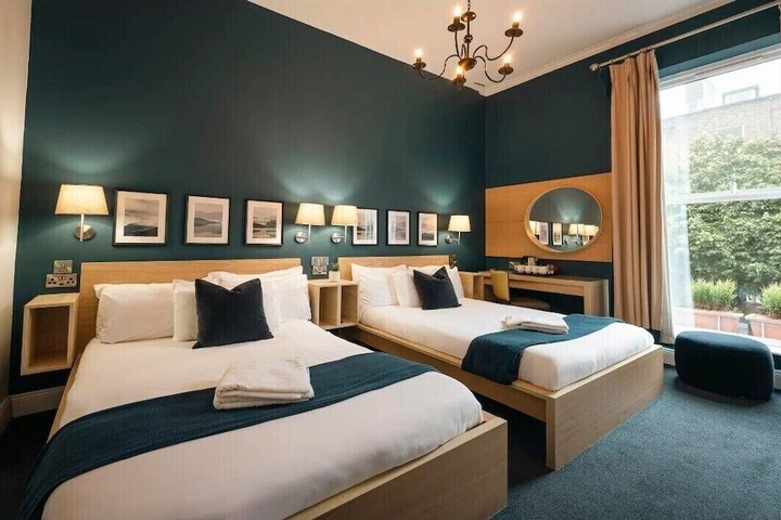 Room 4 of 6