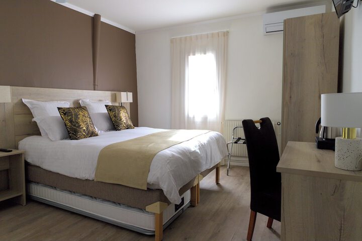 Room 13 of 25