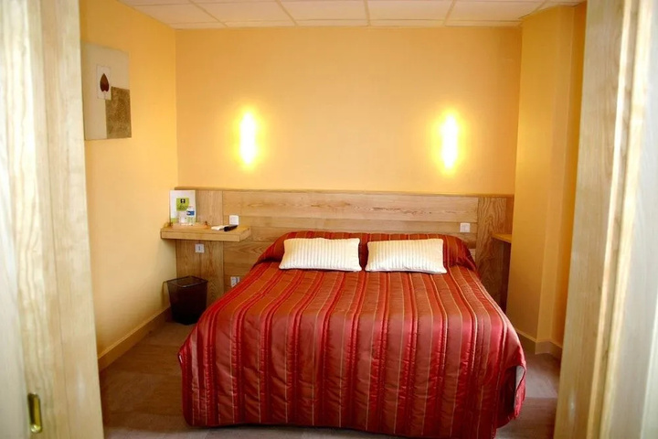 Room 6 of 13