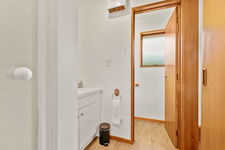 Room 32 of 46