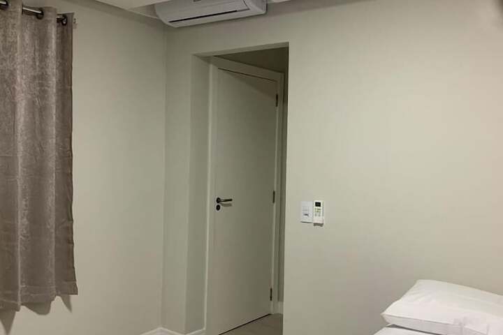 Room 13 of 18