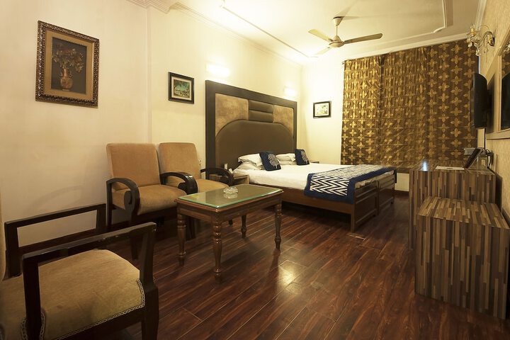 Room 4 of 27