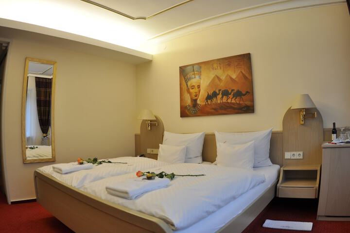 Room 7 of 32
