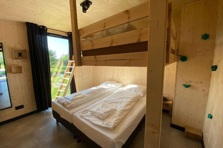 Room 5 of 20