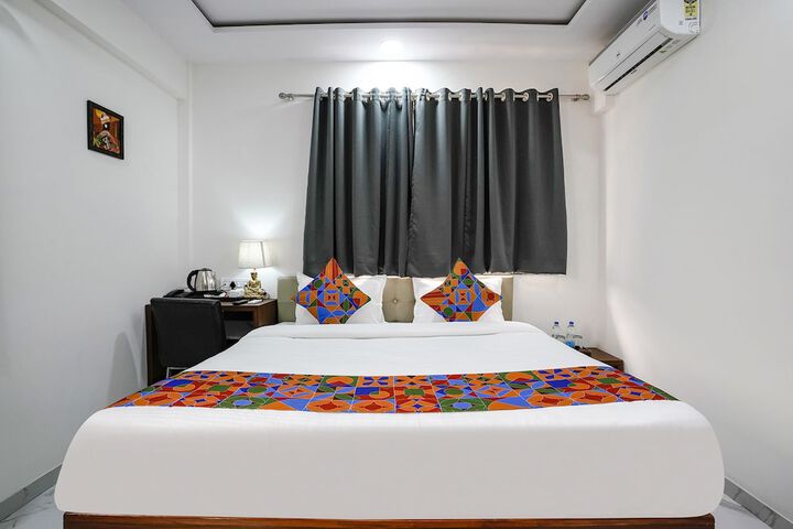 Room 10 of 28