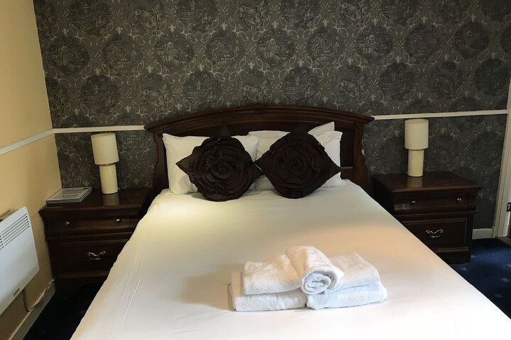 Room 13 of 49