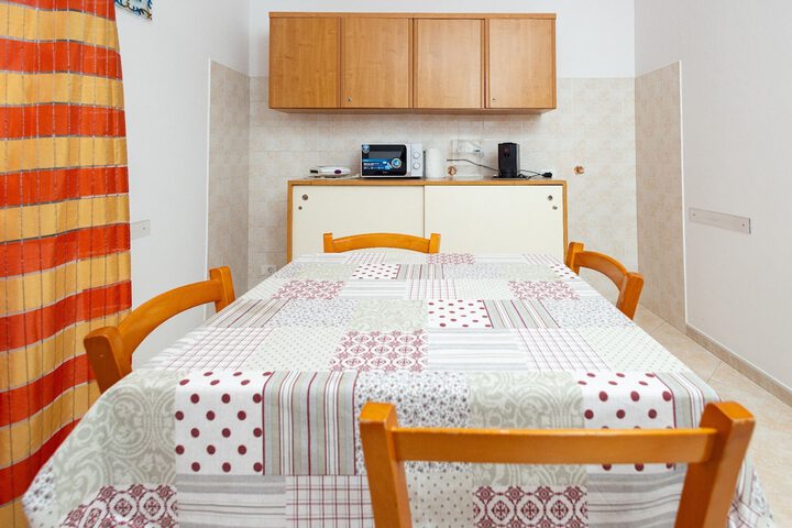 Room 73 of 99