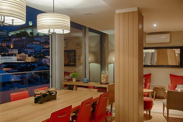 Lounge 21 of 27