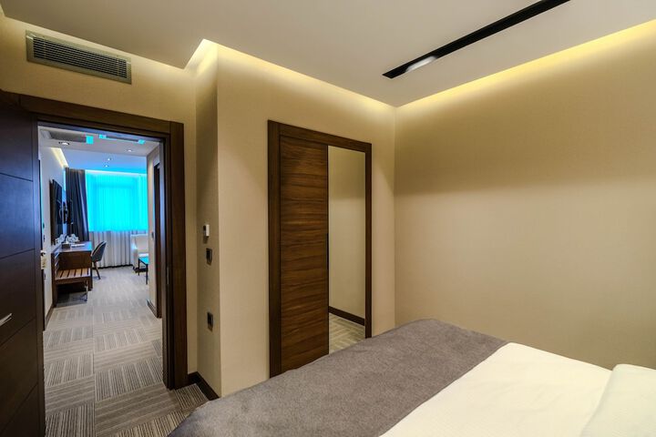 Room 33 of 59