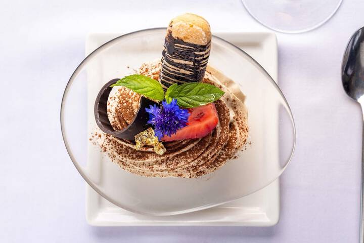Dining 84 of 150