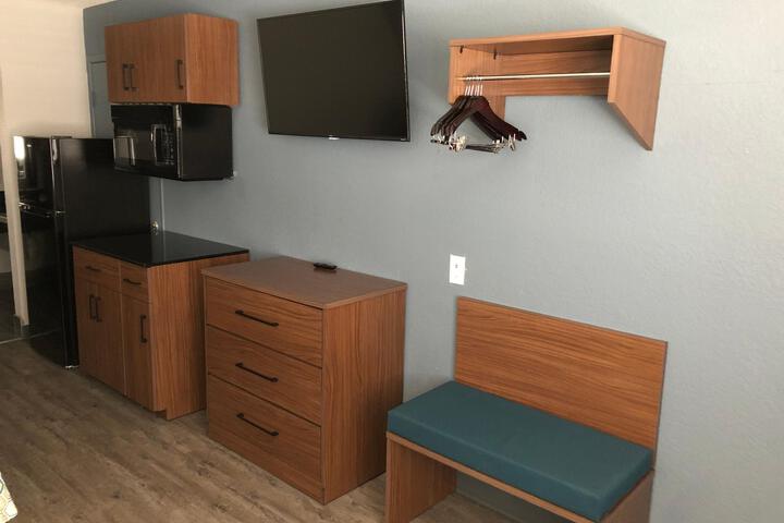 Deluxe King Bed (9 of 12)