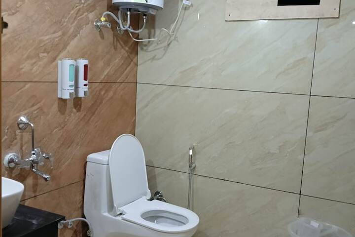 Room 6 of 6
