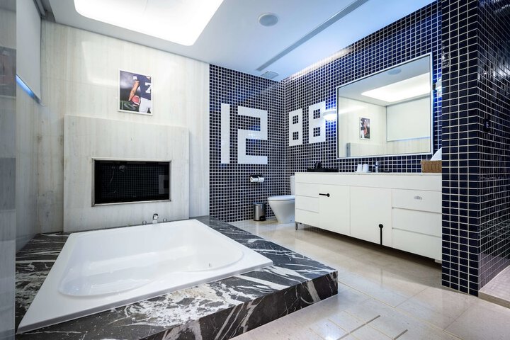 Room 25 of 32