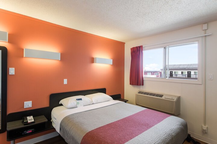 Room 25 of 69