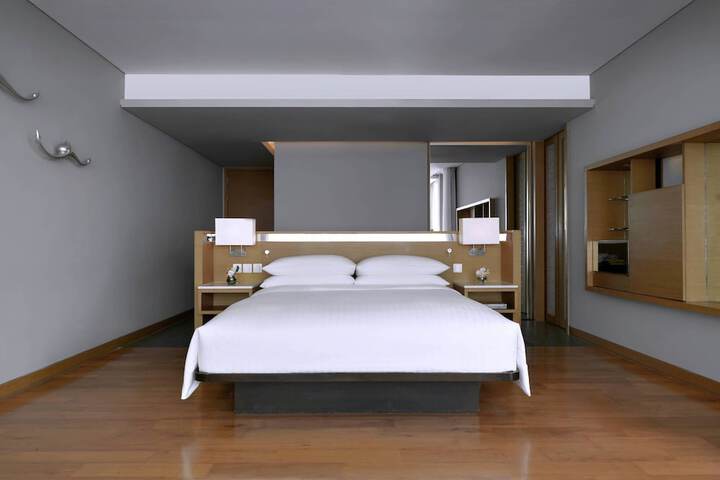 Room 17 of 97