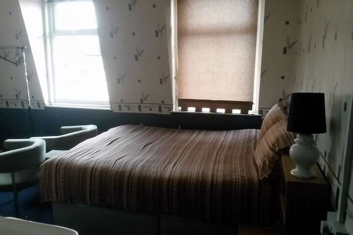 Room 11 of 34