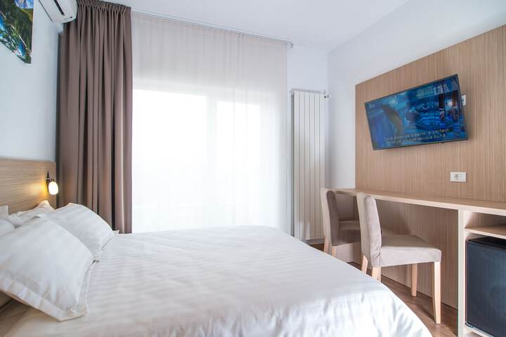 Room 4 of 73