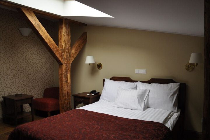 Room 5 of 36