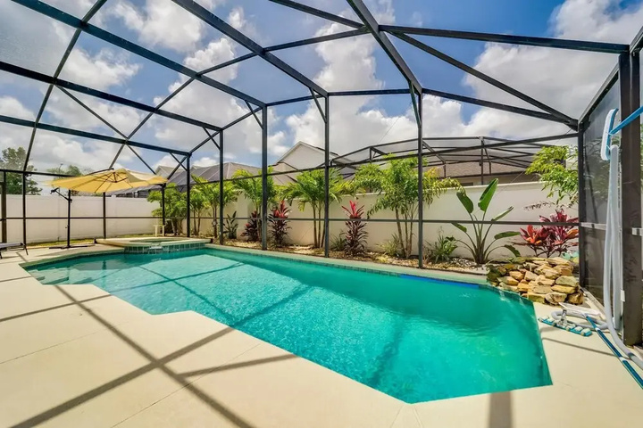 Pool 13 of 24
