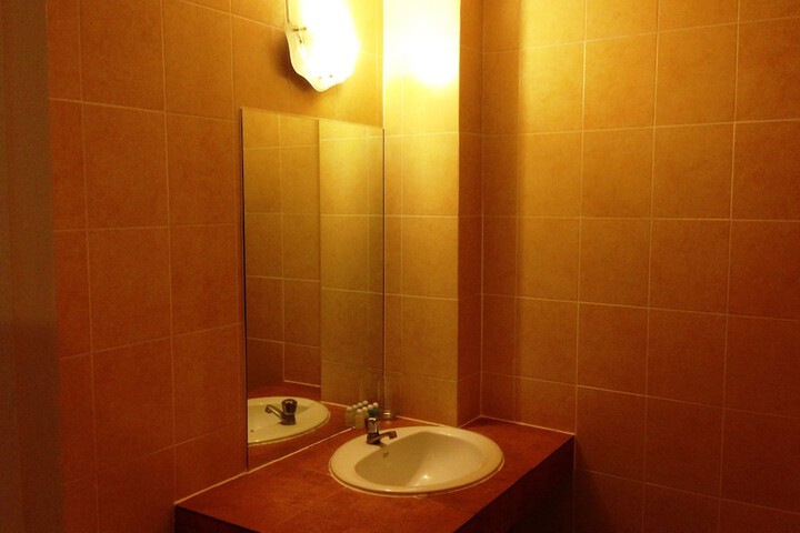 Room 33 of 67