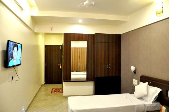 Room 13 of 39