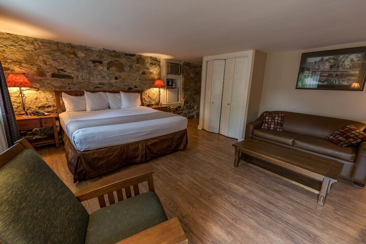 1 King Bed (9 of 13)