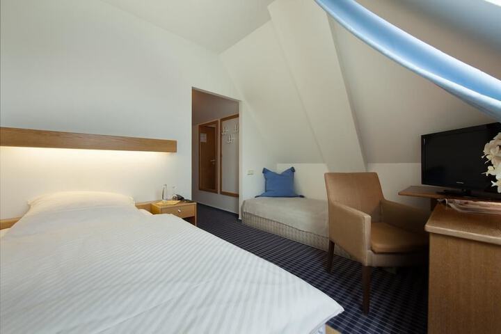 Room 5 of 13