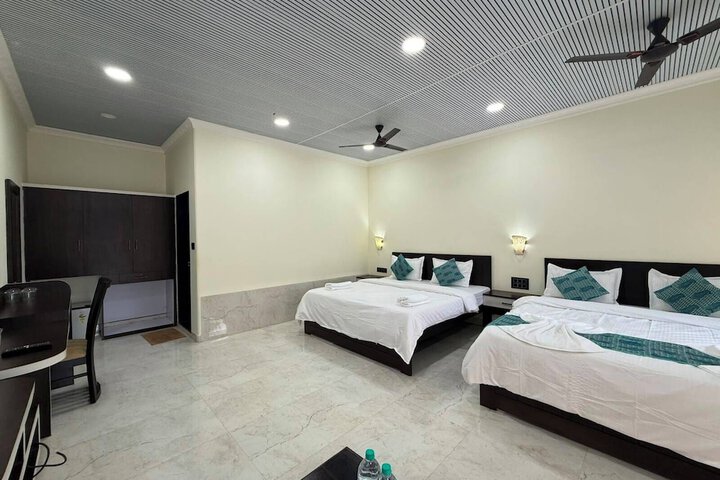 Room 2 of 34