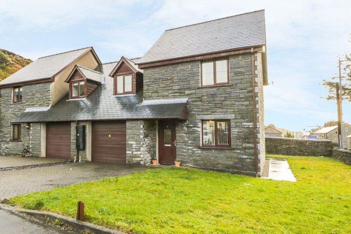 STAD YR YSGOL