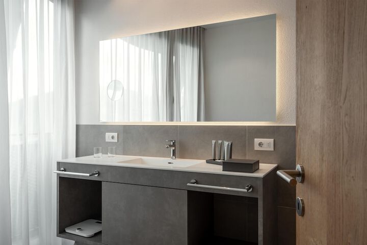 Room 32 of 52