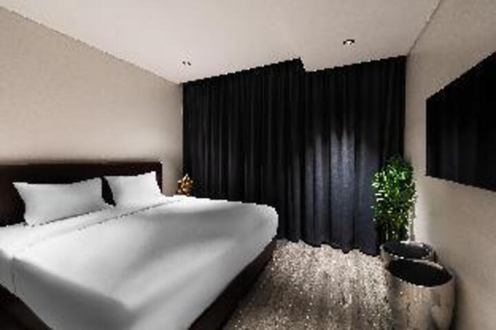 Room 3 of 13