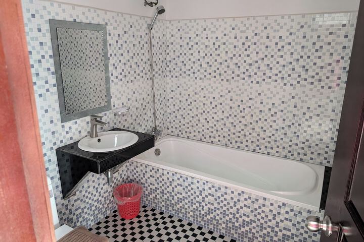 Room 16 of 24