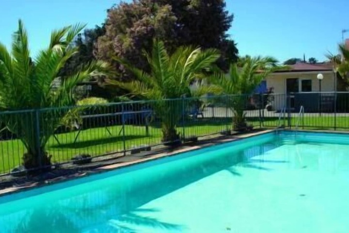 Pool 9 of 15