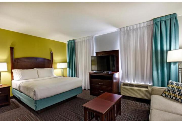 1 Queen Bed Studio Suite Studio Full Kitchen (12 of 14)