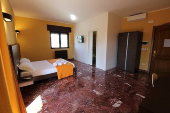 Room 15 of 17