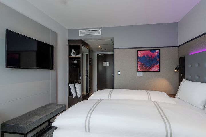 Room 32 of 79