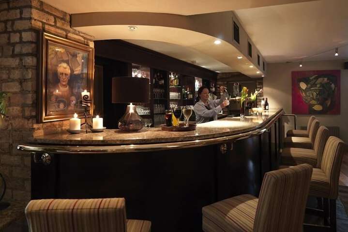 Lounge 19 of 21